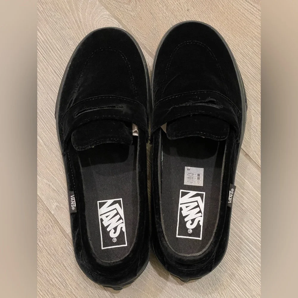 NWOT - Vans Skate Style 53 Velvet Black